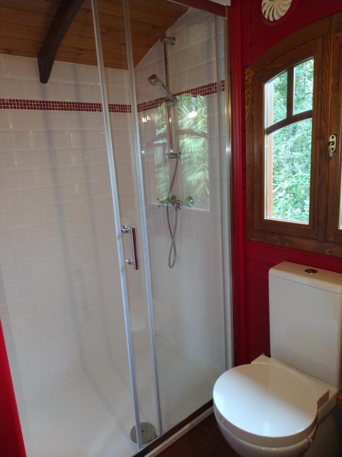 Les Roulottes Vesta Villa Leognan Bagian luar foto
