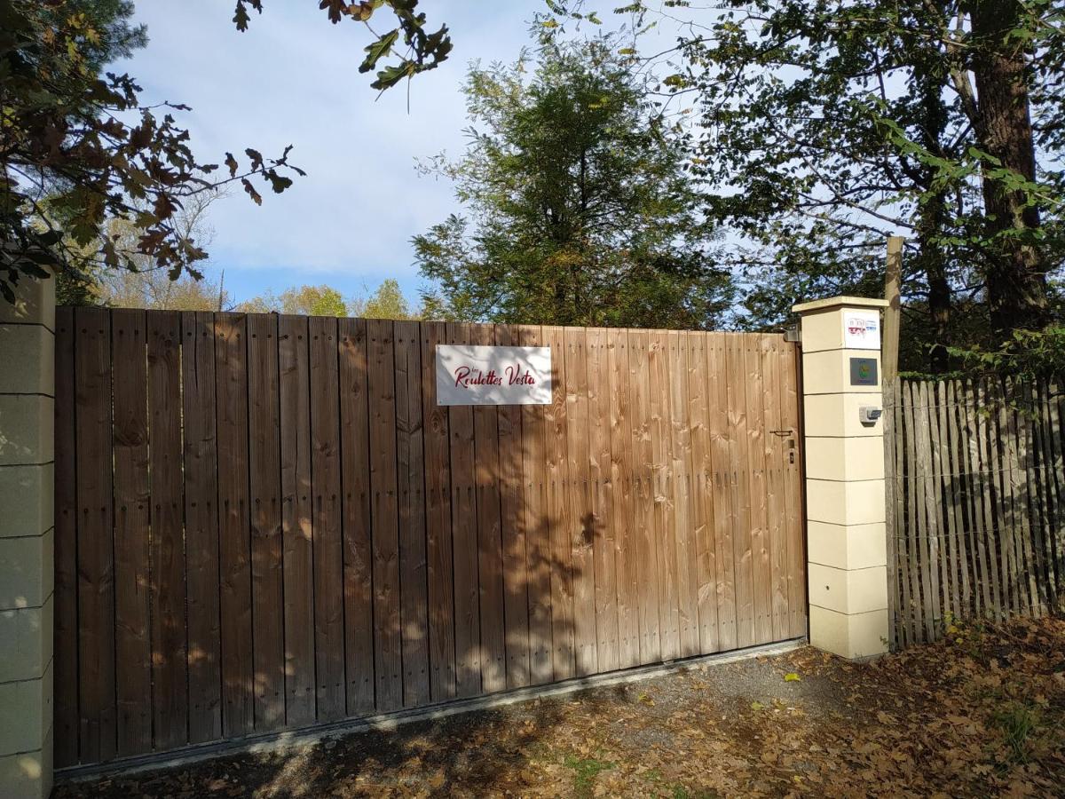 Les Roulottes Vesta Villa Leognan Bagian luar foto